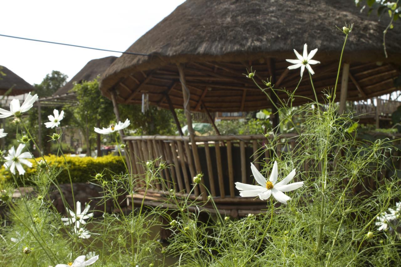 Malakai Eco Lodge Kitende ภายนอก รูปภาพ